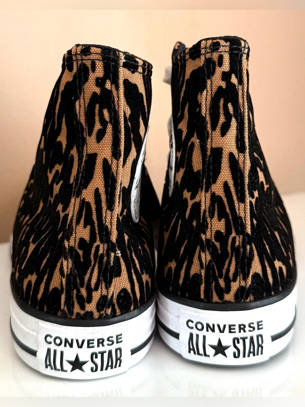 CONVERSE CHUCK TAYLOR ALL STAR WOMEN'S 6 MEN'S 4 LEOPARD PRINT HIGH TOPS NWB - Picture 6 of 8